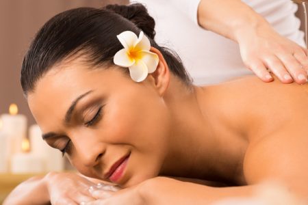 woman-having-a-back-oil-massage-PHW7JXQ_gallery_1.jpg
